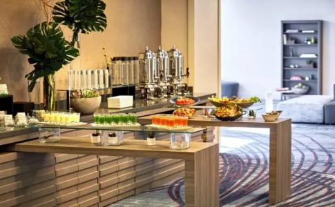 Los Angeles Airport Marriott - 11