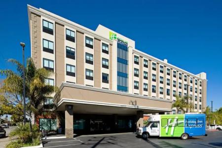 Holiday Inn Express Los Angeles LAX Airport, an IHG