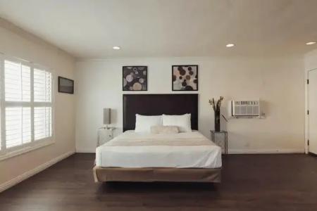 The Dixie Hollywood - 72