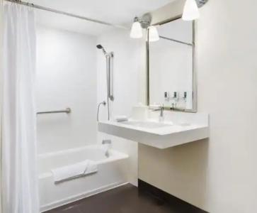 Four Points by Sheraton Los Angeles International Airport - 51