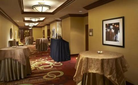 Courtyard by Marriott Chicago Downtown/River North - 15