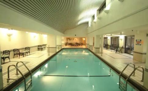 Courtyard by Marriott Chicago Downtown/River North - 16