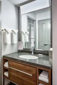 Courtyard by Marriott Chicago Downtown/River North - 41