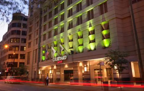 Courtyard by Marriott Chicago Downtown/River North