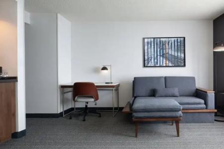 Courtyard by Marriott Chicago Downtown/River North - 43