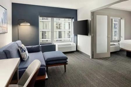 Courtyard by Marriott Chicago Downtown/River North - 49