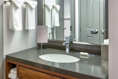 Courtyard by Marriott Chicago Downtown/River North - 46