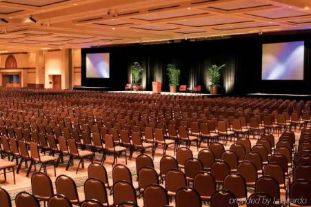 Sheraton Grand Chicago Riverwalk - 37