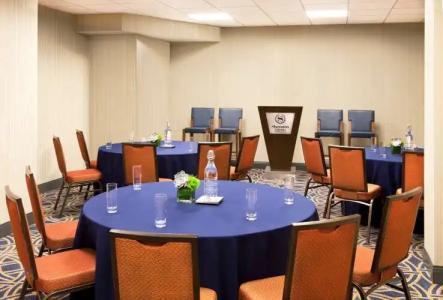 Sheraton Grand Chicago Riverwalk - 24