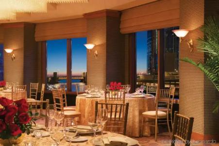 Sheraton Grand Chicago Riverwalk - 38