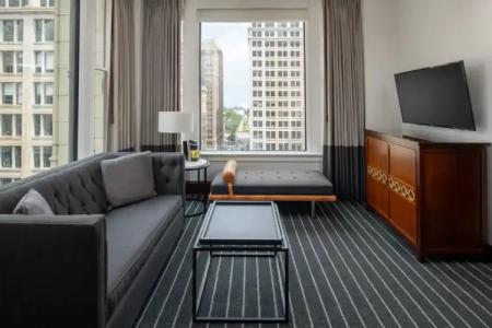 Staypineapple, An Iconic, The Loop - 53