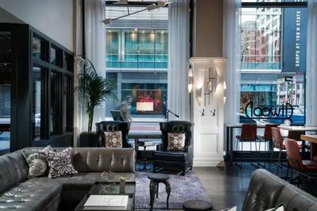 Staypineapple, An Iconic, The Loop - 1