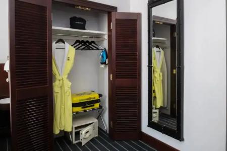 Staypineapple, An Iconic, The Loop - 40