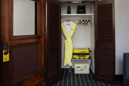 Staypineapple, An Iconic, The Loop - 58