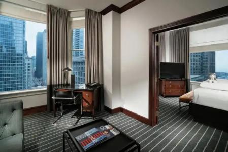 Staypineapple, An Iconic, The Loop - 6