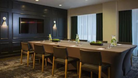 Staypineapple, An Iconic, The Loop - 26