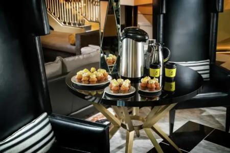 Staypineapple, An Iconic, The Loop - 12