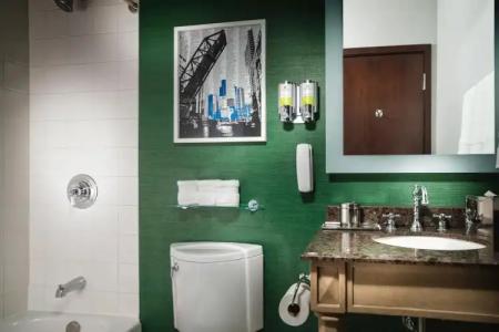 Staypineapple, An Iconic, The Loop - 7