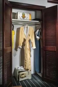 Staypineapple, An Iconic, The Loop - 32