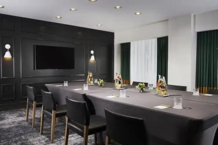 Staypineapple, An Iconic, The Loop - 17