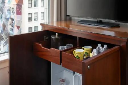 Staypineapple, An Iconic, The Loop - 48