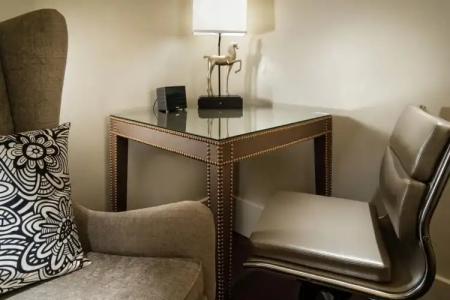 Staypineapple, An Iconic, The Loop - 15