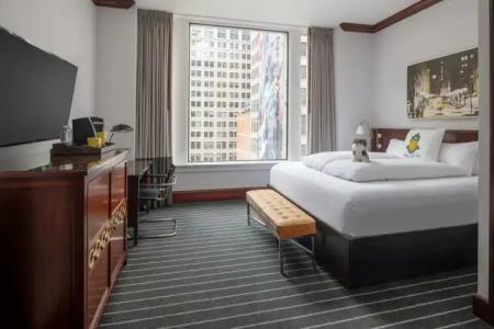 Staypineapple, An Iconic, The Loop - 39