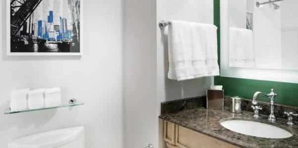 Staypineapple, An Iconic, The Loop - 9