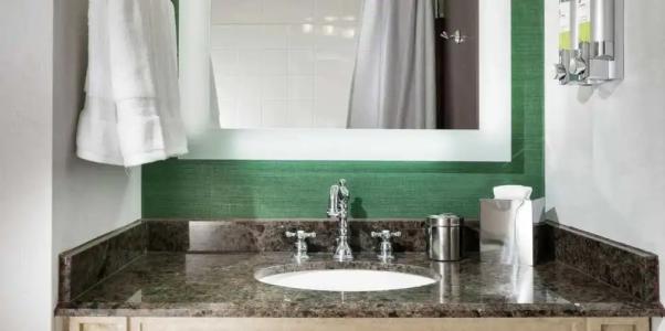 Staypineapple, An Iconic, The Loop - 8