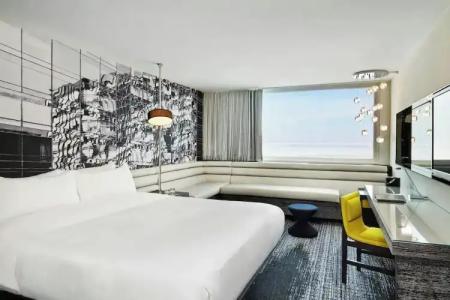 W Chicago - Lakeshore - 79