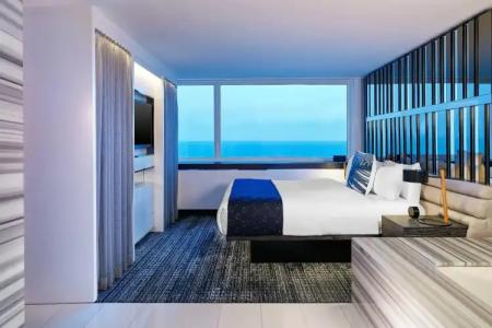 W Chicago - Lakeshore - 35