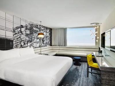 W Chicago - Lakeshore - 57