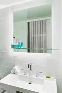 W Chicago - Lakeshore - 9