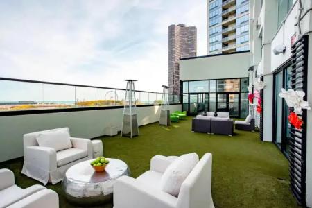 W Chicago - Lakeshore - 30