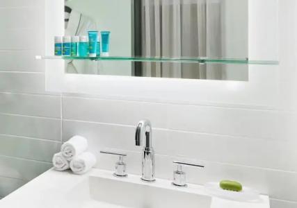 W Chicago - Lakeshore - 8