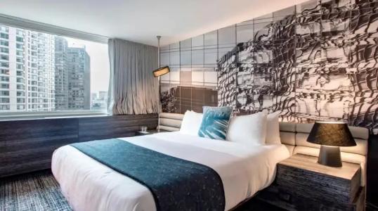 W Chicago - Lakeshore - 51