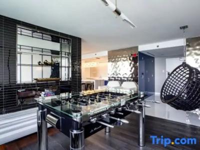 W Chicago - Lakeshore - 90