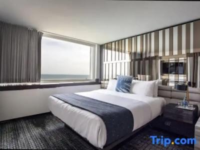 W Chicago - Lakeshore - 84