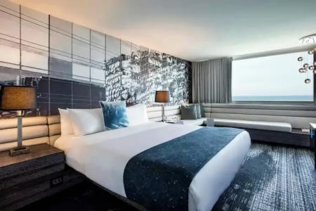 W Chicago - Lakeshore - 78