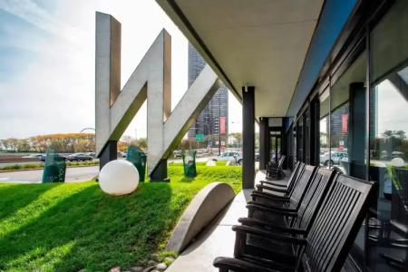 W Chicago - Lakeshore - 29