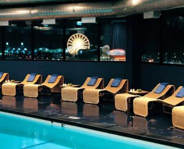 W Chicago - Lakeshore - 20