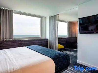 W Chicago - Lakeshore - 101