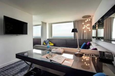 W Chicago - Lakeshore - 95