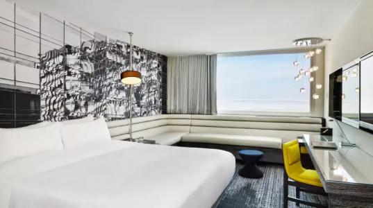 W Chicago - Lakeshore - 52