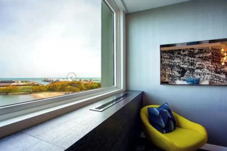 W Chicago - Lakeshore - 77