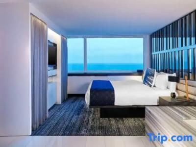 W Chicago - Lakeshore - 85