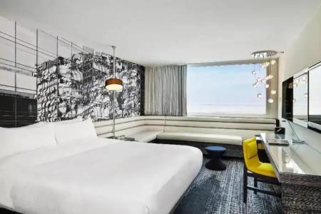 W Chicago - Lakeshore - 72