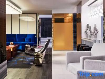 W Chicago - Lakeshore - 89