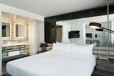 W Chicago - Lakeshore - 39