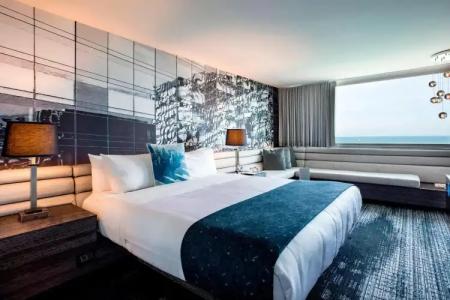 W Chicago - Lakeshore - 26